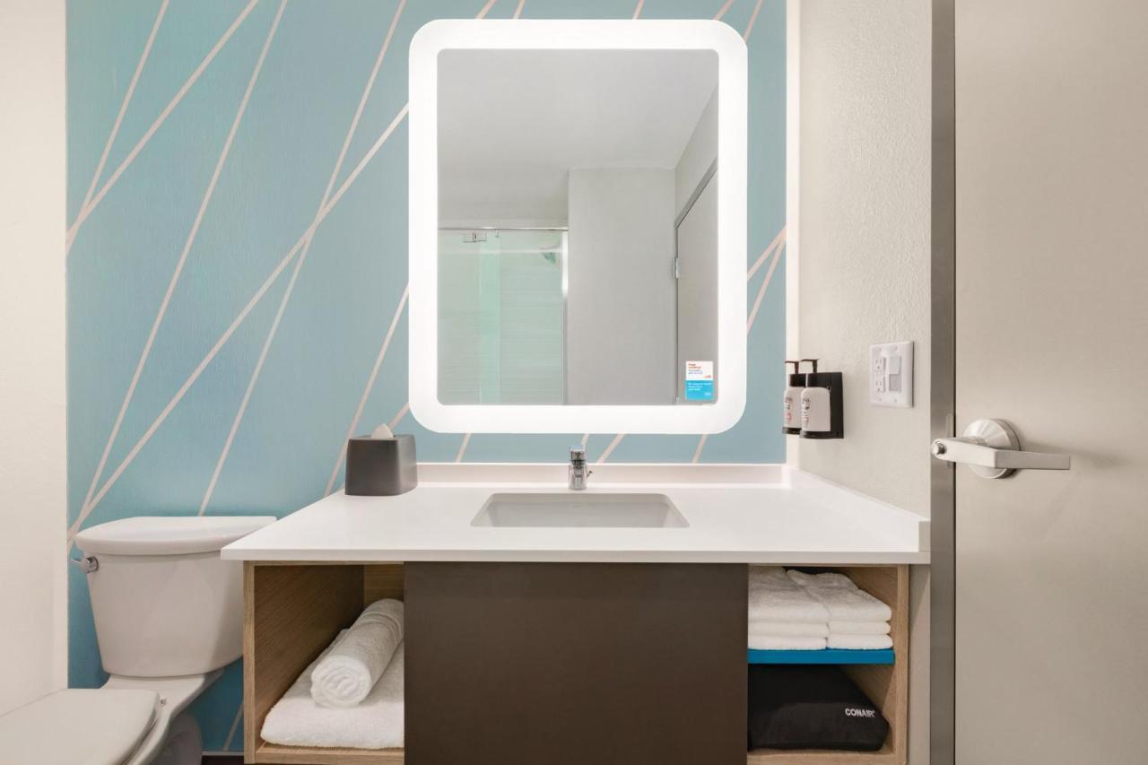 Avid Hotel Traverse City By Ihg Экстерьер фото